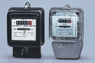 智能電表電費(fèi)“噌噌”的漲,懷疑被動了手腳,電工說偷電賊就在家